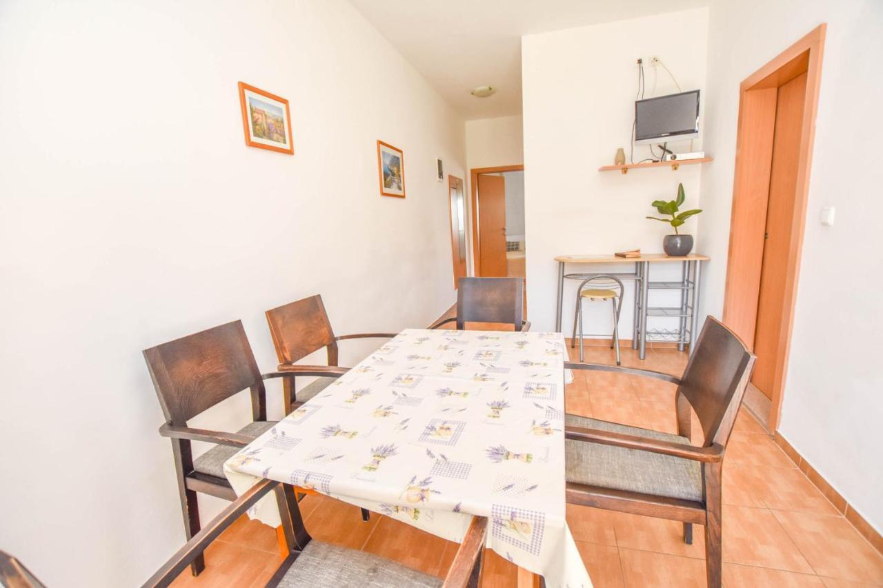 Flora Apartment