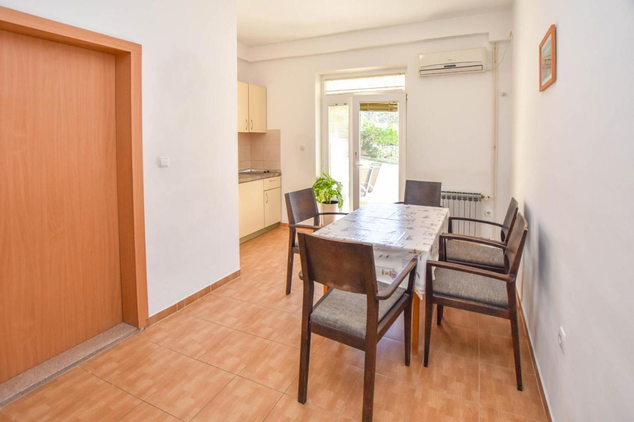 Flora Apartment Pakoštane