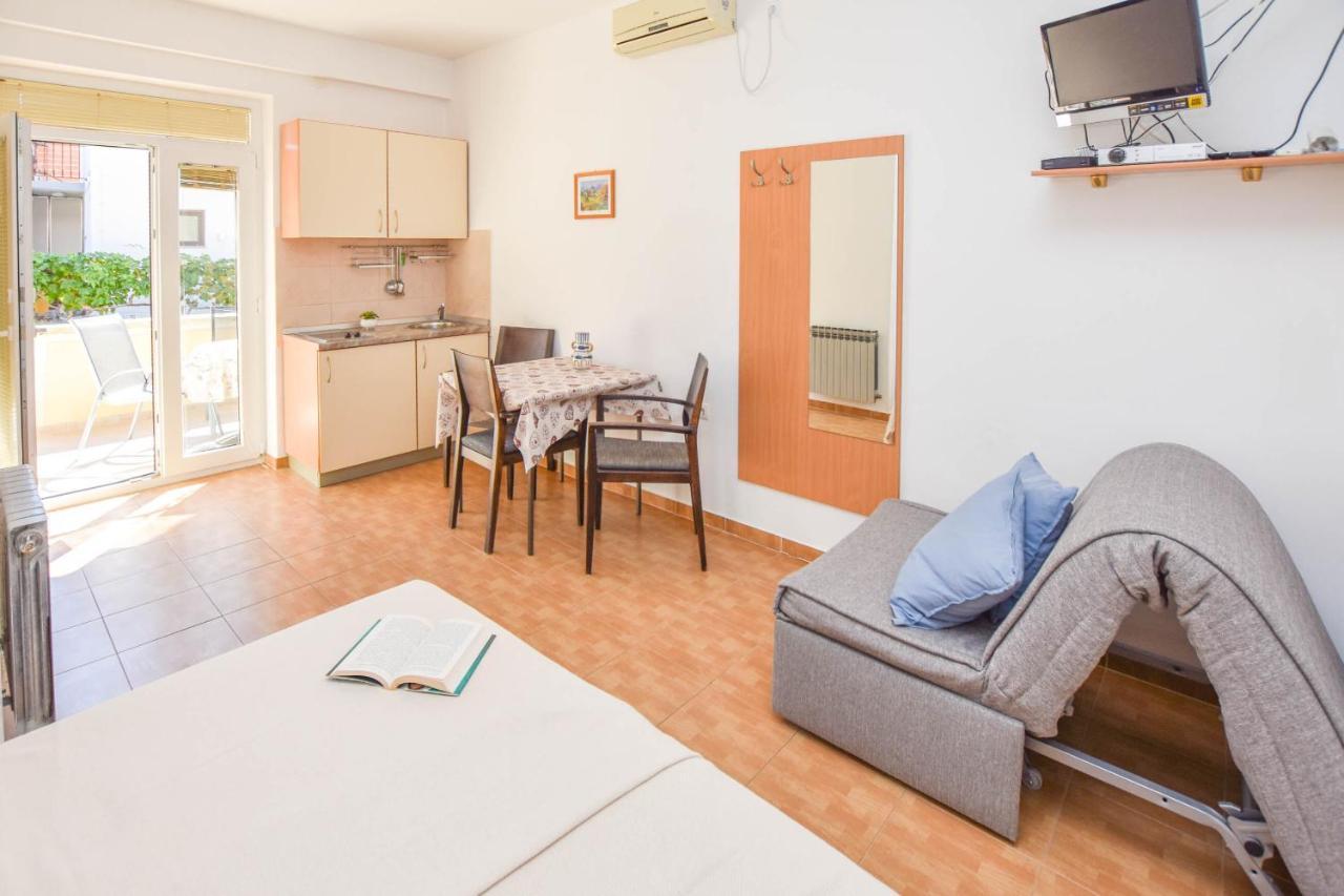 Apartament Flora *
