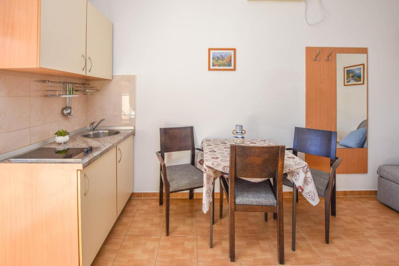 Flora Apartment