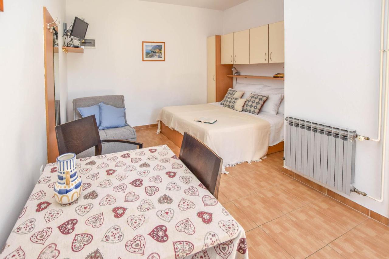 Flora Apartment *